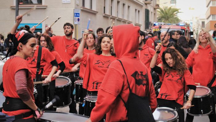 Photo of the Tabalers de Sants group playing in the streets of GrÃ cia neighbourhood during the afternoon.